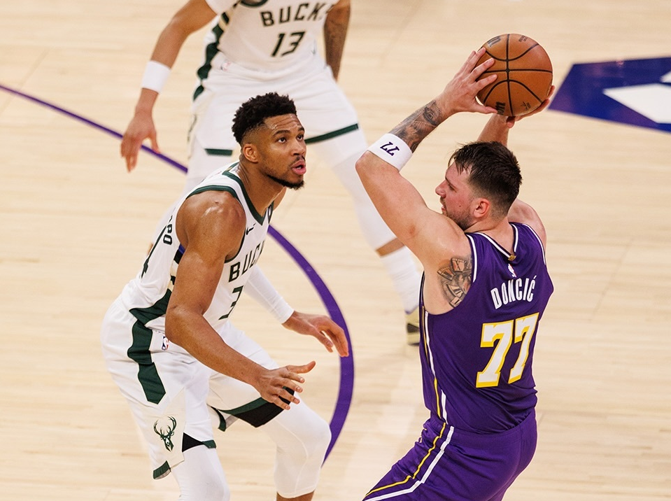 开云体育下载-NBA截止日汇总！字母哥留队，祖巴茨加盟步行者，湖人计划曝光